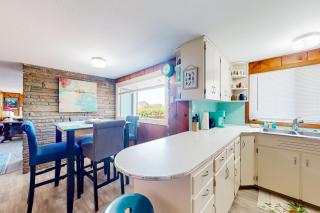 Coastal Vista Retreat - Coos Bay - 2