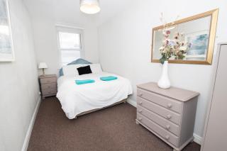 Kingfisher - Two-Bed Apartment in The Beautiful Old Town - Scarborough - 3