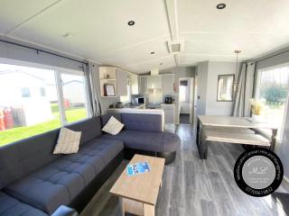Palm Grove 1 - Golden Palm Resort - Pet friendly, WiFi and Bed linen - Meadow Lakes Caravan & Lodge Hire - Chapel Saint Leonards - 9