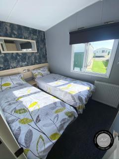 Palm Grove 1 - Golden Palm Resort - Pet friendly, WiFi and Bed linen - Meadow Lakes Caravan & Lodge Hire - Chapel Saint Leonards - 6