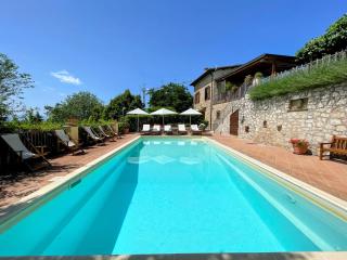 Luxurious Umbrian Retreat for 10 with Private Terrace and Pool - 6