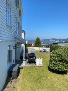 Bynær og fin leilighet, stor privat terrasse! - Bergen - 0