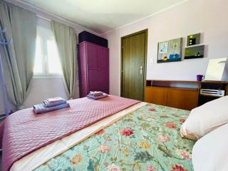 GoAtAndros Colourful One-Bedroom Apartment in Gavrio - 2