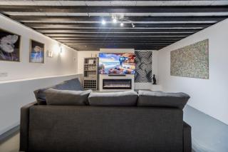 Converted Cinema room into studio apartment - Kenton - 9