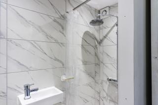 Converted Cinema room into studio apartment - Kenton - 7