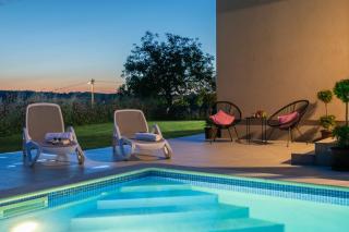 Family holiday house with private pool and playground - 7