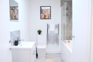 6mins to London Bridge New Build London 3 Bedroom Apartment FREE Parking and Breakfast - 7