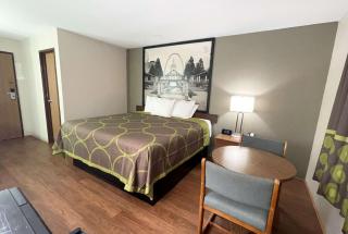 Super 8 by Wyndham Eureka/Six Flags Nearby - Eureka - 4