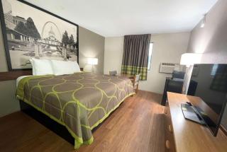 Super 8 by Wyndham Eureka/Six Flags Nearby - Eureka - 3
