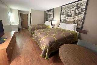 Super 8 by Wyndham Eureka/Six Flags Nearby - Eureka - 1