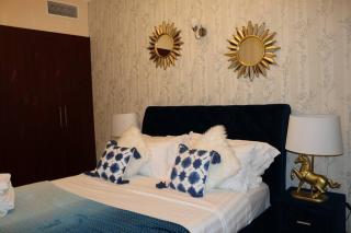 Huge 1-bedroom rental unit with 2 sofa bed amazing - Dubai - 5