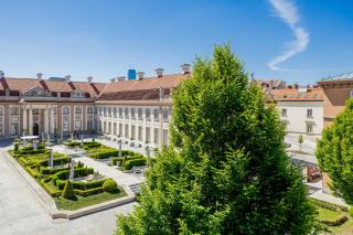 Heart of the Old Town Royal Apartments by Noclegi Renters - 4