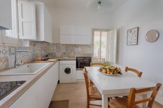 Dreamy Apartment with Veranda, Pool and Parking - 7