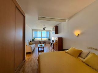 The Lucky Beach Apartment - 9