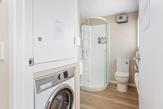 Central Location - 2 Bedroom Aptmt with Lake View - Queenstown - 1