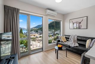 Central Location - 2 Bedroom Aptmt with Lake View - Queenstown - 0