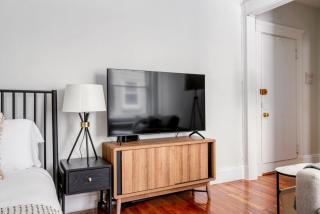 Blueground Longwood shared wd nr bars food BOS-1071 - 7