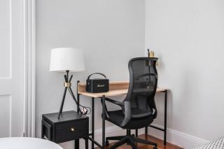 Blueground Longwood shared wd nr bars food BOS-1071 - 6