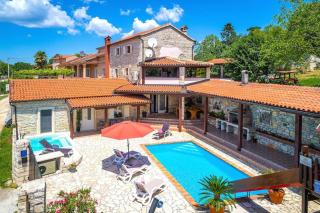 Villa Antoli by IstriaLux - Bašići - 0