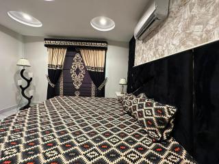 Apartment In Bahria Town - Lahore - 1