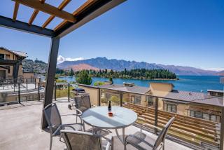 2-bedroom Lakefront Executive Apartment - The Beacon - 5