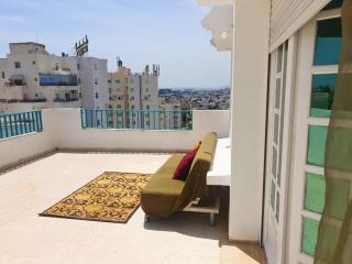 Appartement Moderne à Ennasr 2 - Grande Terrasse - Barbeque - Vue Panoramique - Fibre Internet & Navette - 1