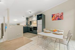 2-Bedroom Apartment with Lake & Mountain View - Beechwood - Queenstown - 2