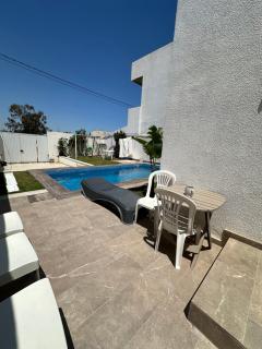 Coquette villa avec piscine - 9