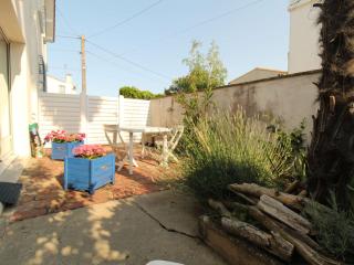 Appartement rénové à Royan, proche plage, terrasse, parking privé - FR-1-494-102 - Royan - 1