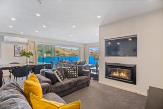 Lakefront Penthouse Apartment with 270-degree view - Queenstown - 8