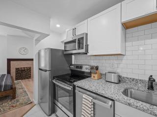 Shadyside, Central !4 Stylish and Central Studio With Free Parking - 2