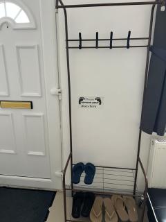 Dane Guest House Free Parking Fast WiFi Modern Living - 3