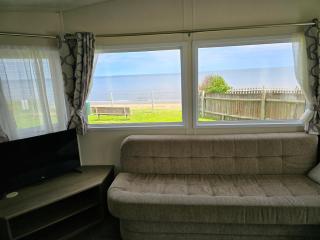 Castaways Holiday Park - Bacton - 4