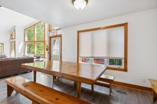 10 Bedroom Executive Chalet w Hot Tub - Blue Mountains - 1