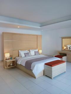 Glisten Up Villa Beach Side Sanur! - Sanur - 4