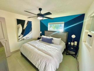 MiamiVice Las Olas Near Beach and Park w Fire Pit - Fort Lauderdale - 1