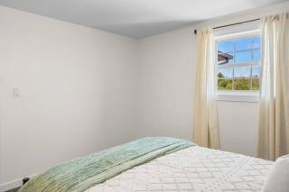 Dieppe Charm Suites, 3 BDRM, Close to Local Market - 3