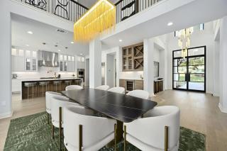 Lone Star Luxe Luxury Getaway On Lake Travis - 7