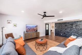 Sunshine, Paradise Escape! Private Pool, Sleeps 12 - Phoenix - 1