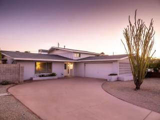 Modern, Tempe Oasis! Private Pool, Sleeps 12 - Tempe - 8