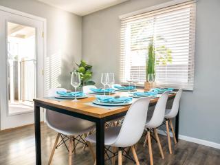 Modern, Tempe Oasis! Private Pool, Sleeps 12 - 6