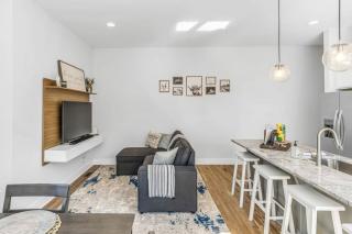 East Nashville Townhome 5min to Grand Ole Opry! Rooftop Deck, Grill, TV and Golf - Nashville - 2