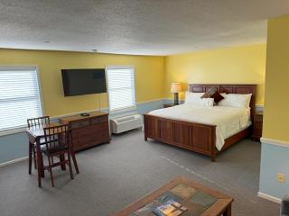 Old Harbor Inn - 6