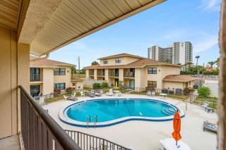 Island Time Oasis Pool Walk to Beach and Balcony - Daytona Beach Shores - 0