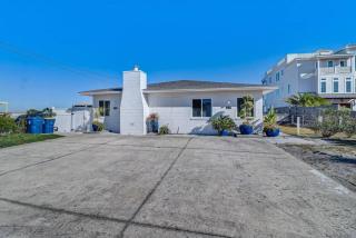 Coastal Cottage 212 - Oceanview Deck and Patio - Grill - Steps from the Beach - 1