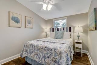 Tropical Beach Bungalow Up - 3 bedrooms - Across Street from Beach - Deck - Fernandina Beach - 7