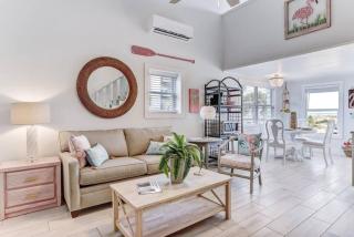 Flamingo Loft - Charming Oceanfront Loft - Multiple Decks - Private Beach Access - 9