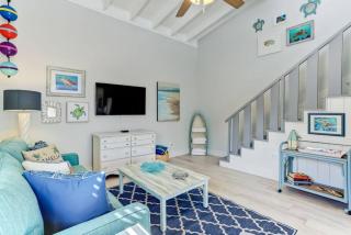 Turtle Loft - Charming Oceanfront Loft - Multiple Decks - Private Beach Access - 2