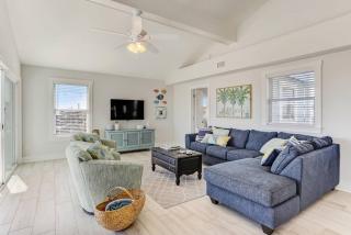 Dukes Beach House - Oceanfront - Huge Deck - Breathtaking Views - 5