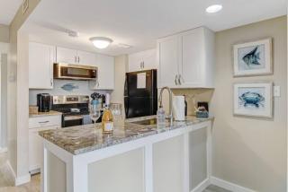 Oceanview Sand Dollar Villas Condo - Balcony - Pool - 4